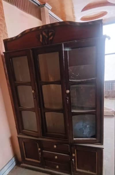 Solid Wooden Showcase / Crockery Cabinet – Excellent Condition