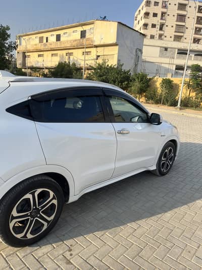 Honda Vezel Hybrid Z sensing 14/15