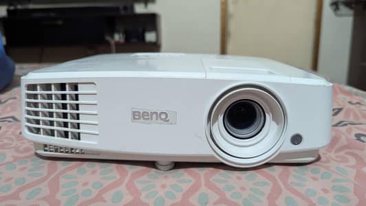 WE HAVE ALL KINDS OF PROJECTORS AVAILBLE IN DUBAI IMPORT 03152965654