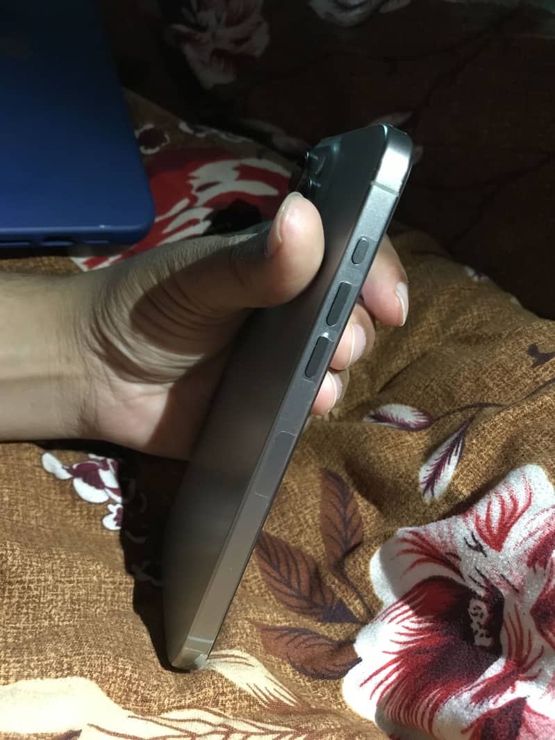 Iphone 15 pro max 6
