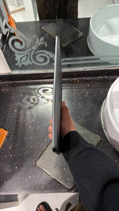 Ipad 9 gen low price with box charger