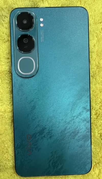 vivo y200 pro 8/256 10/10 03014743847 is par rabta kren