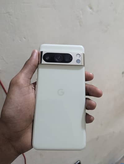 pixel 8 pro. . . . 12/256. . . . .