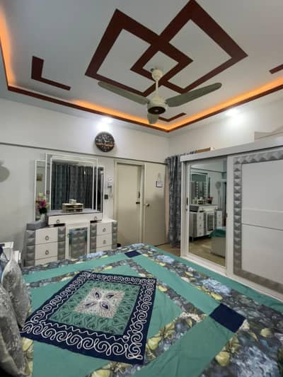 Flat For Sale 1400 Square Feet 3 Bed Rooms Drawing Dinning Attached Bath Room, 2nd Floor Vip Location