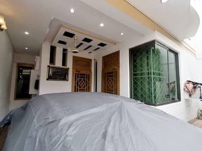 Modern 7.5 Marla House with Solar Power for Sale in Johar Town