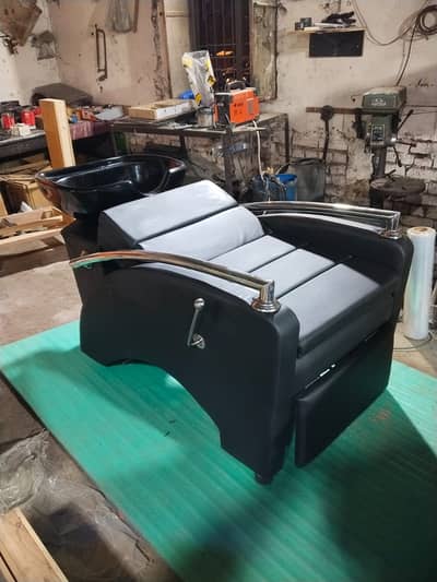 cutting chair/ Barber Chairs/ makeup chair/ saloon furniture/chairs