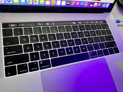 Apple Macbook Pro 15.4 inch, Touch Bar i7 512 GB with 16GB Urgent Sale