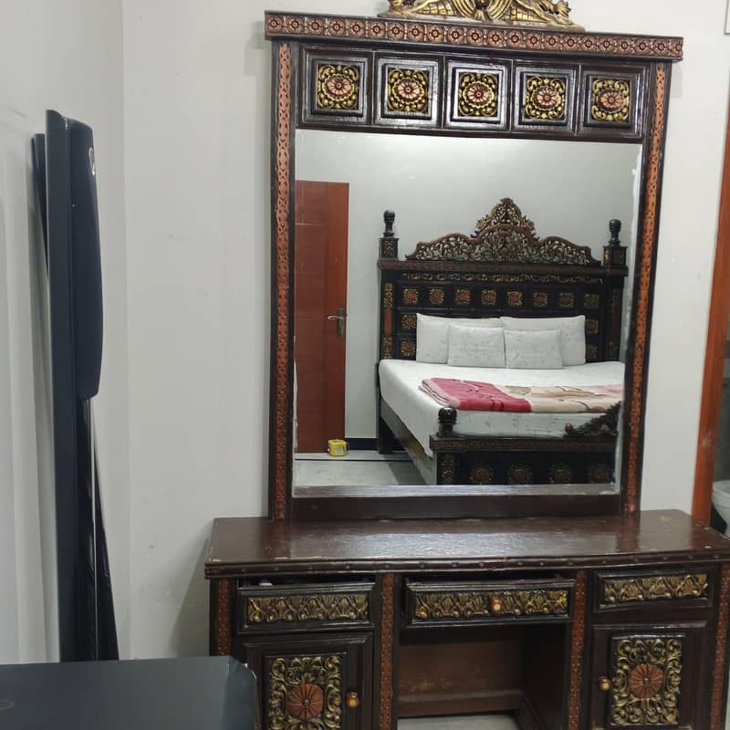 bed n dressing table 3