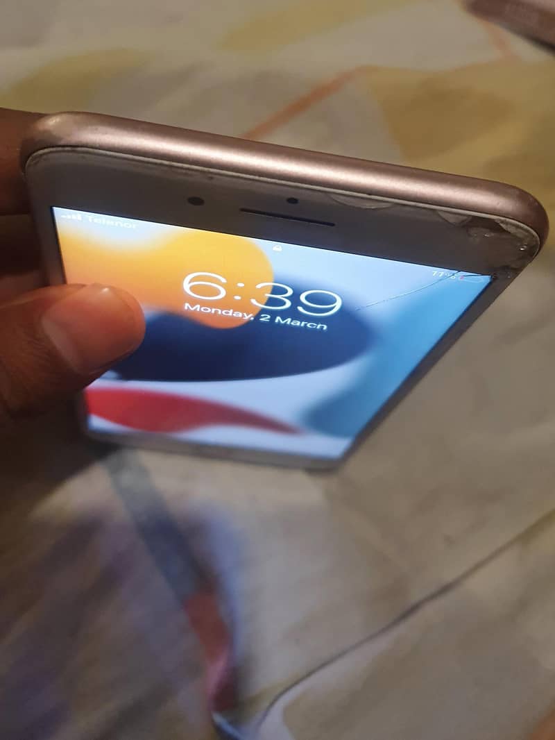 iPhone 7 plus 9/10 condition 2