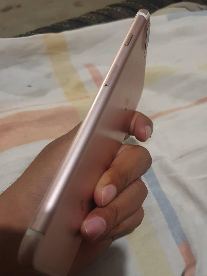 iPhone 7 plus 9/10 condition 3