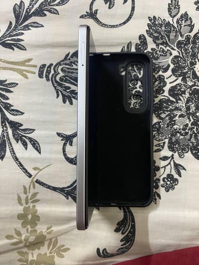 Infinix hot 60i. 6+6/128gb