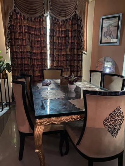 dining table gyanvan condition