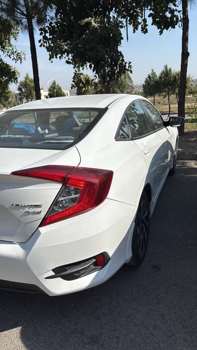 Honda Civic 2018 oriel Red meter