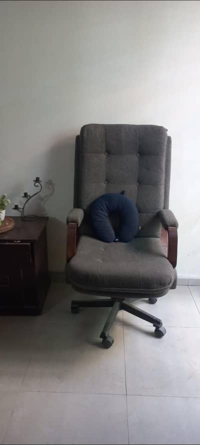 Best quality chsir available for sale