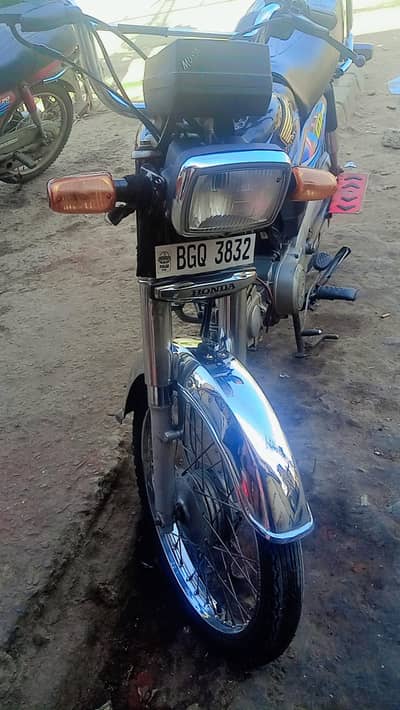 behtarin bike Hai 2018 model hai Har chij okay hai