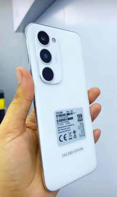 Tecno spark 40 pro plus:: warenty available