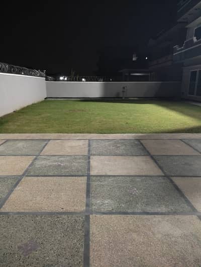 Upper Portion Available