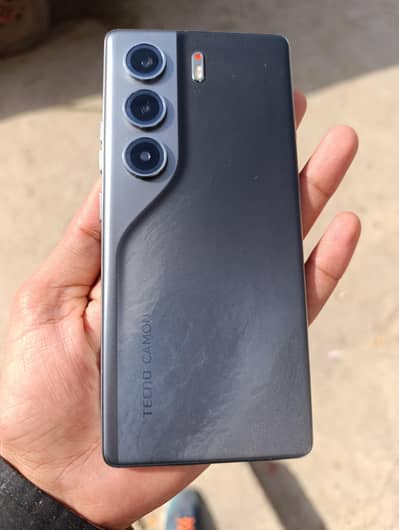 tecno camon 40 8+8/256 49k kam wale na Karen SMS ok