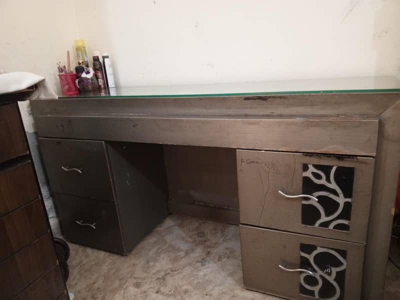 Dressing Table 3