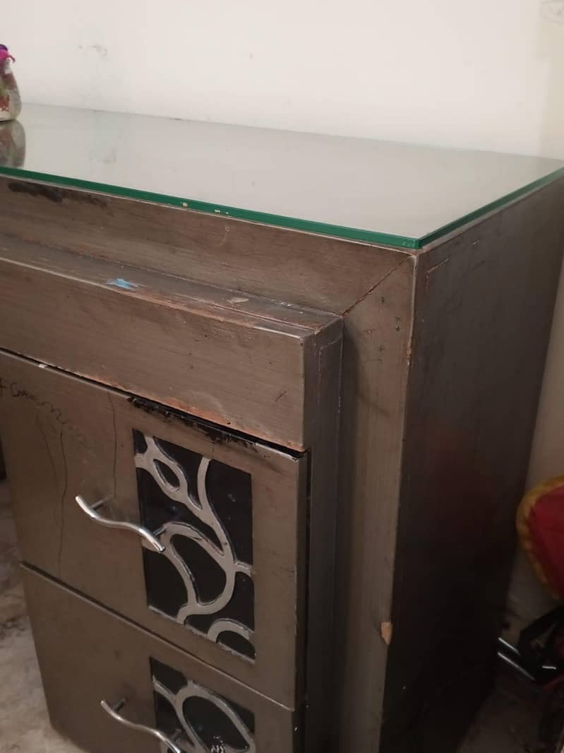 Dressing Table 7