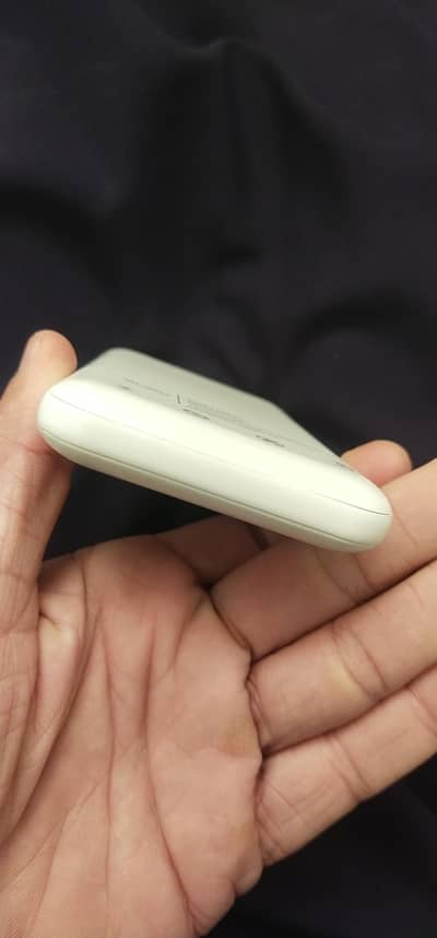 iphone and for all phones powrbnk 10000mh genven