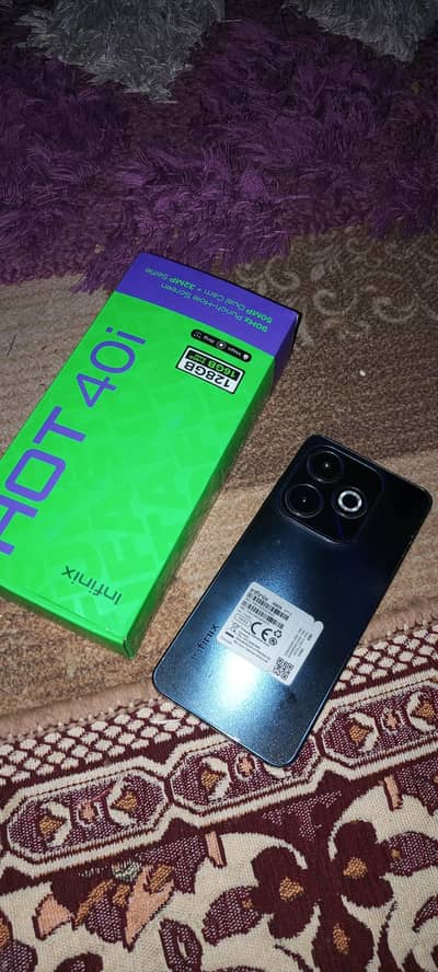 Infinix 40i 6//1/28 charger+ box