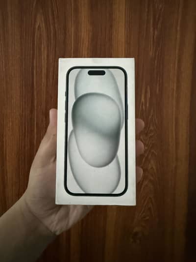 Iphone 15 just 3 cc used with box 128gb mdm bypass
