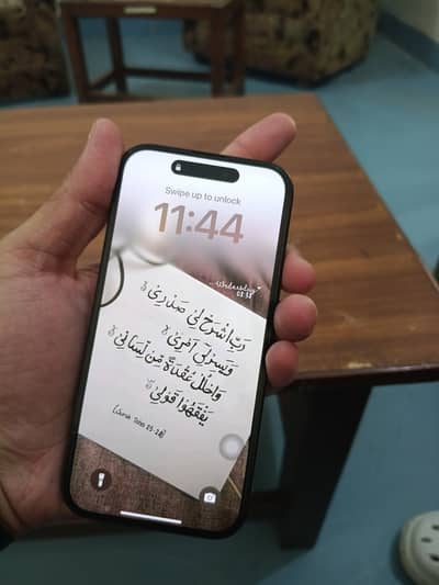 Apple iPhone 15 JV 10/10 box available first use in july 2025