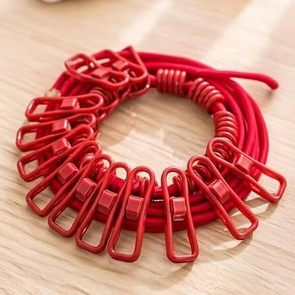 Portable Clothesline with 12 Clips and 2 Hooks – Elastic Drying Rope for Travel, Home and Outdoors (Windproof)