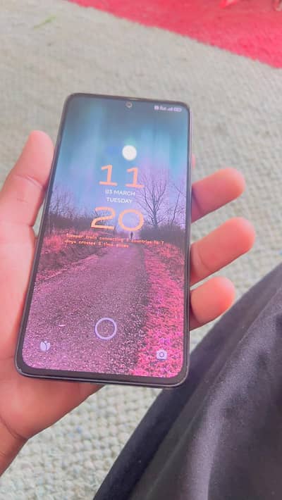 Lush condition Redmi note 13 with box charger