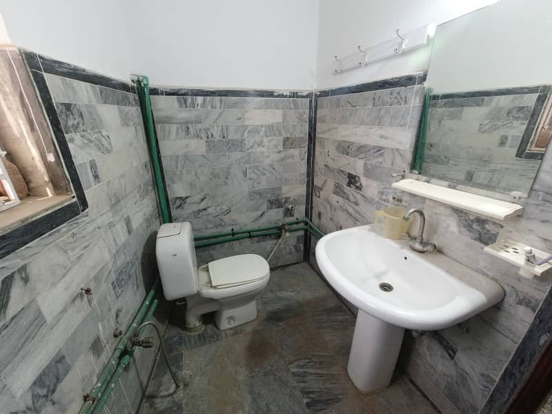 Upper Portion Available For Rent 15