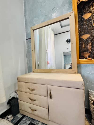 dressing table and mirror