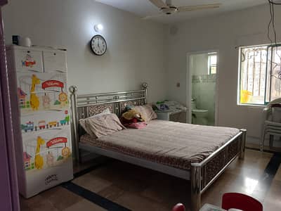 CHANCE DEAL!!(2 BED DD) FLAT FOR SALE SAMAMA HILL VIEW APARTMENT Near Hill Top Lawn, Block 16-A, Gulistan-e-Jauhar A well-maintained and beautifully renovated apartment in a prime, family-friendly project.