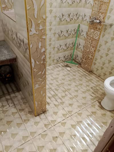 10 Marla brand new Jaisa lower Portion upper lock available for rent in its available for Silent office