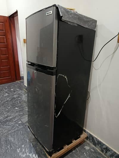 9/10 condition all ok BHT Achi cooling krti h koi issue nhi