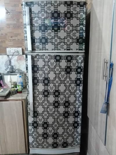 dawlance medium size refrigerator