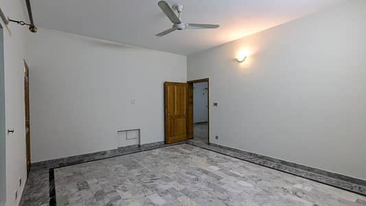 FOR RENT Renovated 10Beds Ground + Upper with Separate Gate G_6/4