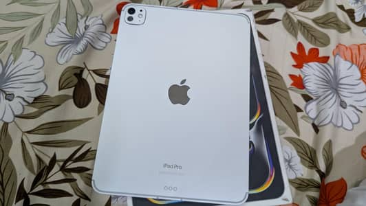 Ipad pro m4 Chip 512Gb 100% Battery Health 87 cycles Complete Box