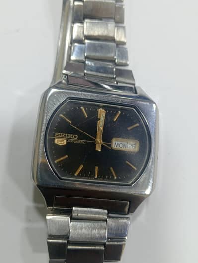 Vintage Seiko 5 automatic watch for men  Tank shaped