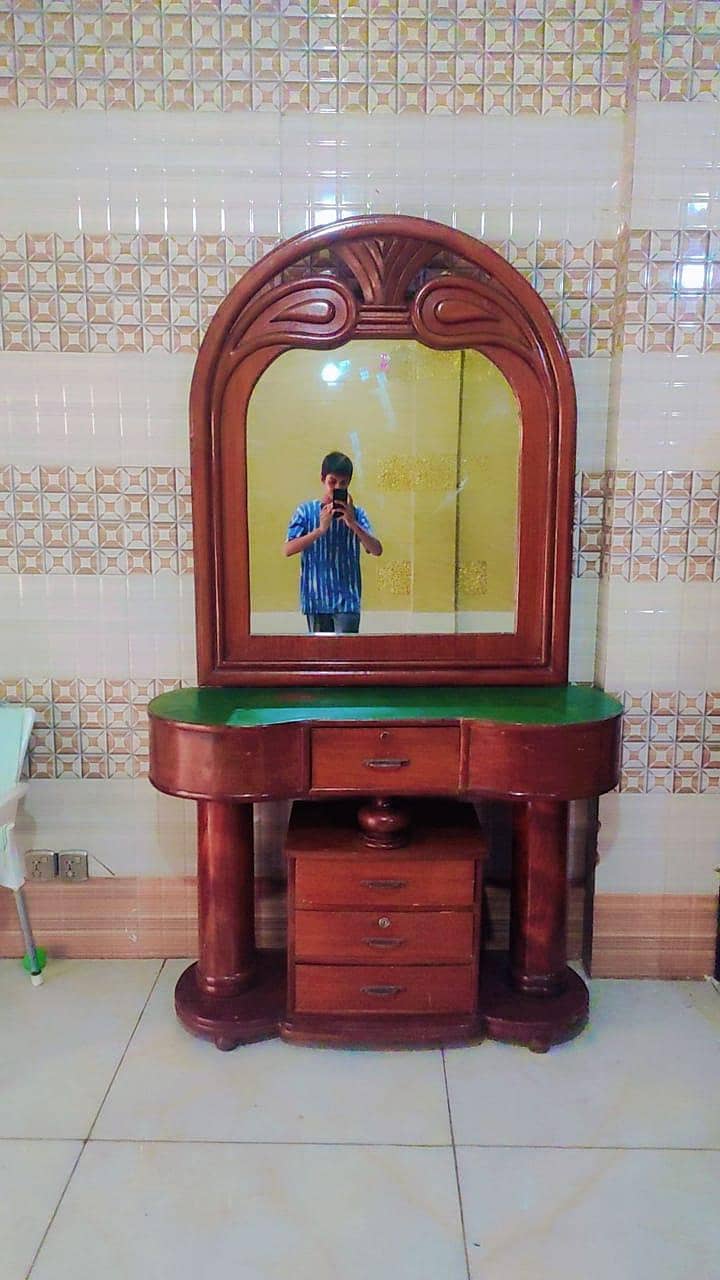 Dressing table 0