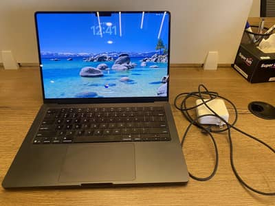 MacBook Pro M5 2025 14” 16/512 9 Months Warranty