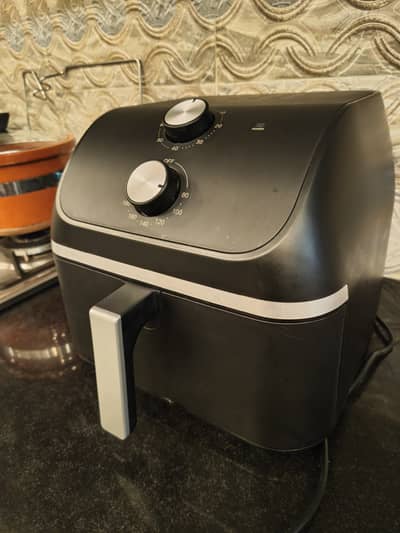 Signature air fryer