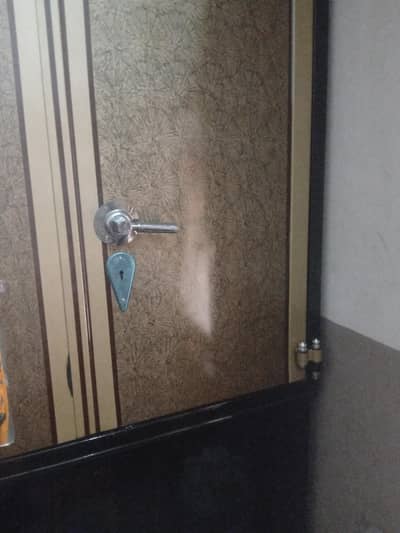 جدید ڈیزائن والی سیکنڈ ہینڈ الماری فروخت کے لیے ہاں یہ بھی بہت اچھا ہے