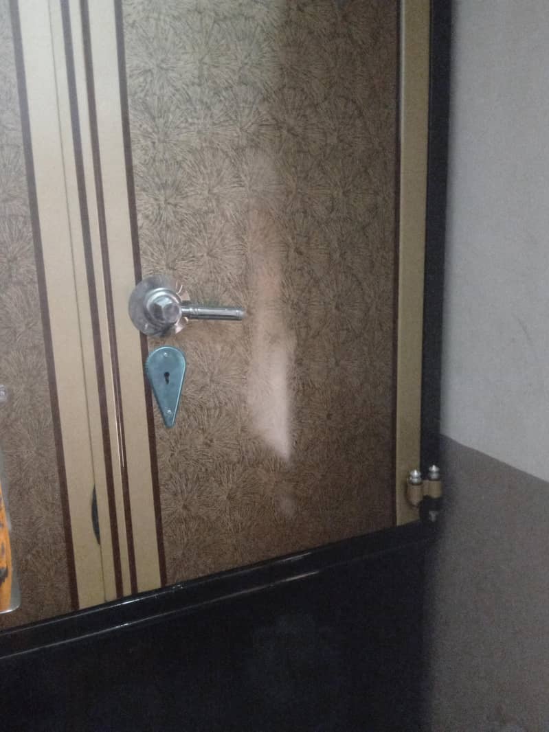 جدید ڈیزائن والی سیکنڈ ہینڈ الماری فروخت کے لیے ہاں یہ بھی بہت اچھا ہے 0