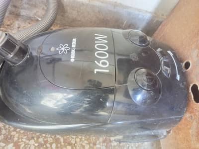 Vaccum black decker