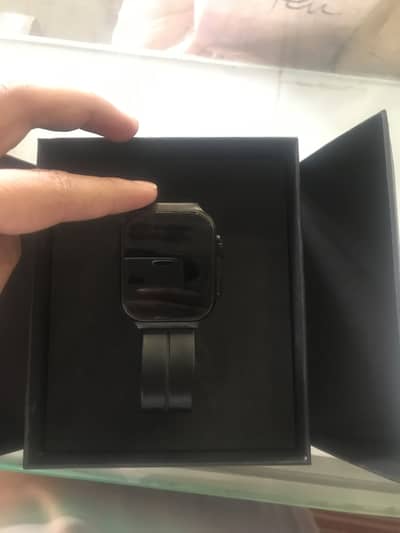 New  watch available full new conditions amoliod display 20 days chrg