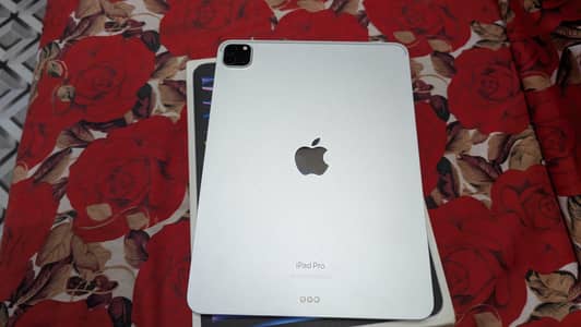 iPad pro M2 Chip PUBG 120 FPS No open No Repair with box charger