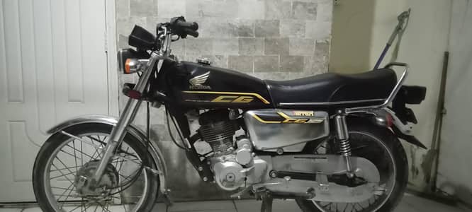 Honda CG 125 2021 16 December end month model Hyderabad no first owner