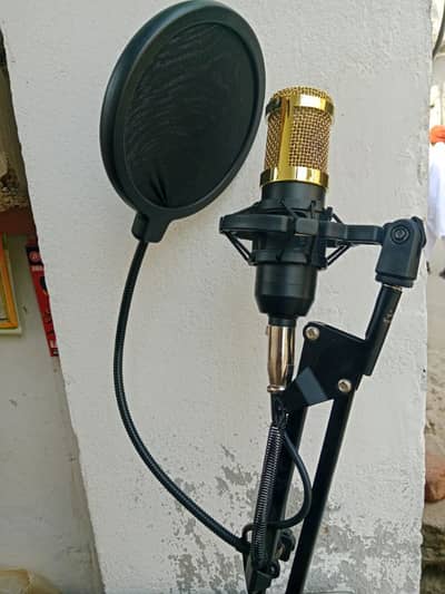 podcast mic for sale with complete box (0328-6498423)