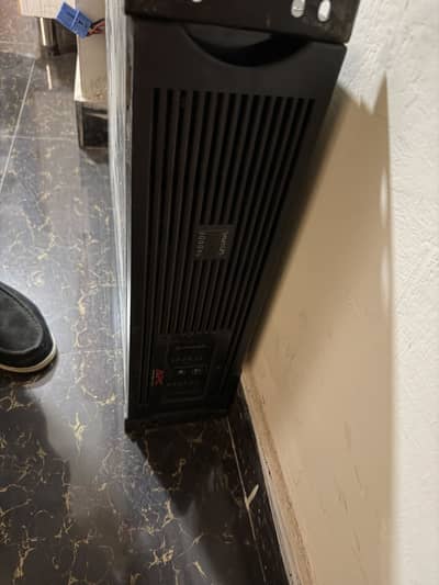 APC UPS 3000 watts